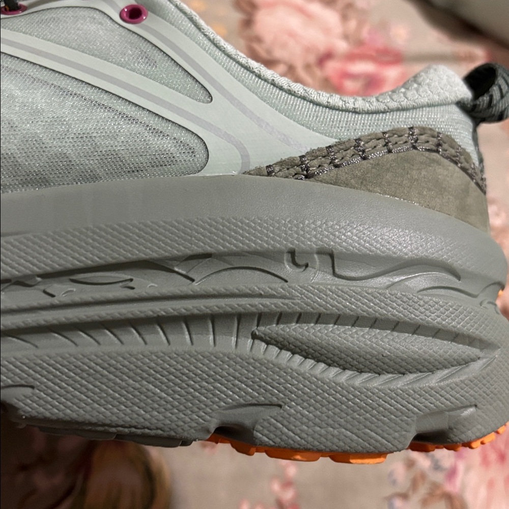 Hoka One One Bondi B3LS in Aloe Vera Green
Unisex W10.5 M9.5
NEW NO TAG - Picture 4 of 7